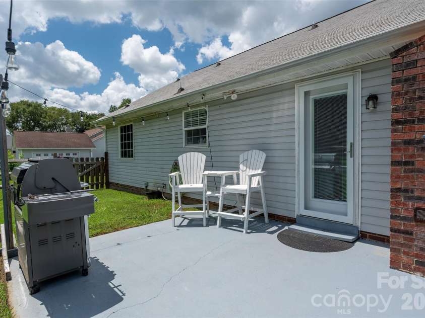 3209 Monte Drive, Monroe, NC 28110.  MLS# CAR4412085, YatesRealty ID 44411. 
