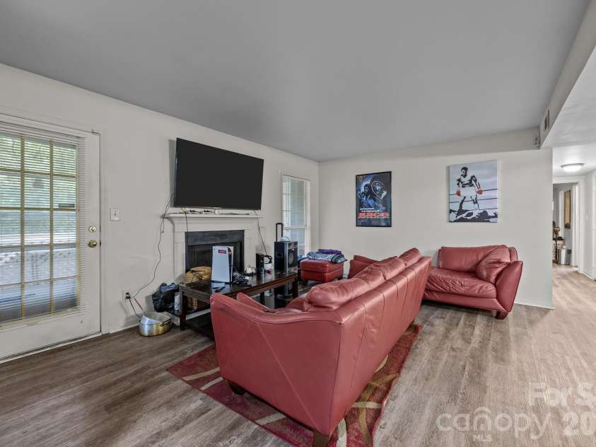 6005 Pinebark Court, Charlotte, NC 28212.  MLS# CAR4413145, YatesRealty ID 44412. 
