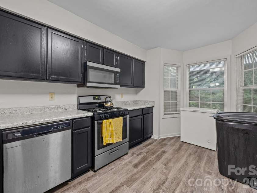 6005 Pinebark Court, Charlotte, NC 28212.  MLS# CAR4413145, YatesRealty ID 44412. 