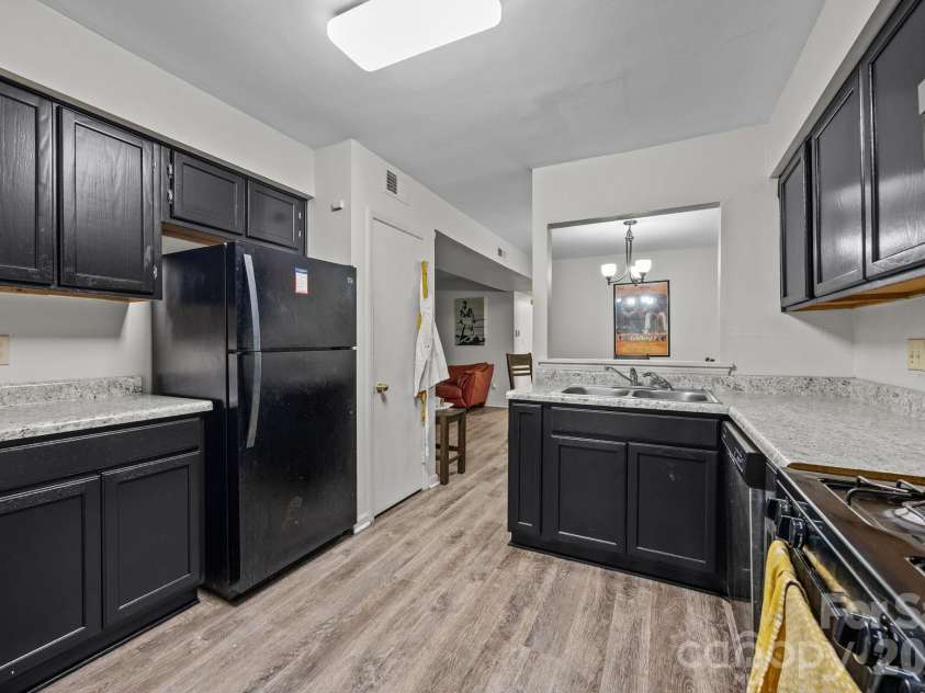 6005 Pinebark Court, Charlotte, NC 28212.  MLS# CAR4413145, YatesRealty ID 44412. 