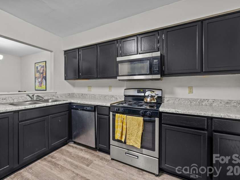 6005 Pinebark Court, Charlotte, NC 28212.  MLS# CAR4413145, YatesRealty ID 44412. 