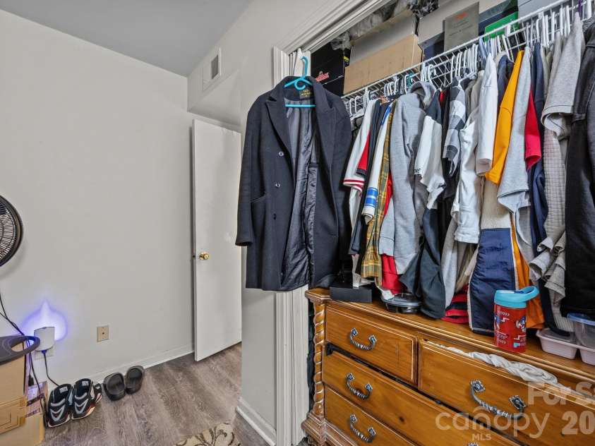 6005 Pinebark Court, Charlotte, NC 28212.  MLS# CAR4413145, YatesRealty ID 44412. 