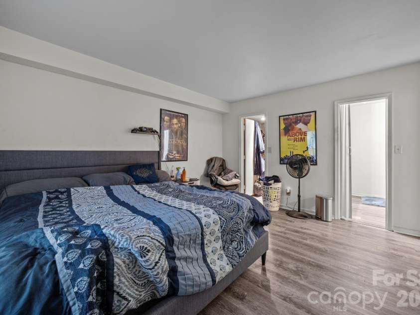 6005 Pinebark Court, Charlotte, NC 28212.  MLS# CAR4413145, YatesRealty ID 44412. 