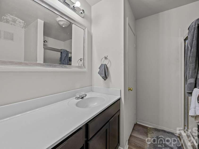 6005 Pinebark Court, Charlotte, NC 28212.  MLS# CAR4413145, YatesRealty ID 44412. 