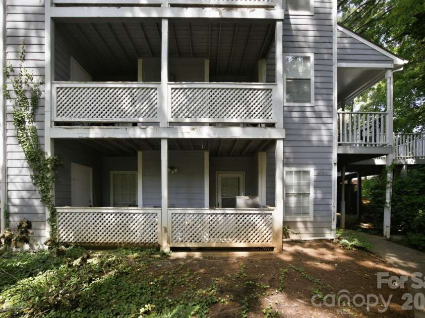 6005 Pinebark Court, Charlotte, NC 28212.  MLS# CAR4413145, YatesRealty ID 44412. 