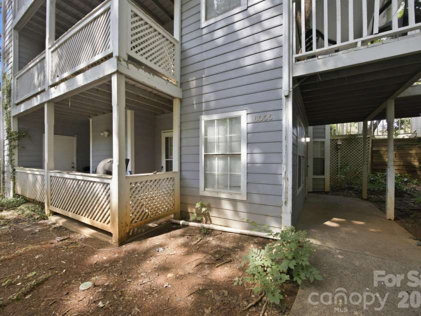 6005 Pinebark Court, Charlotte, NC 28212.  MLS# CAR4413145, YatesRealty ID 44412. 