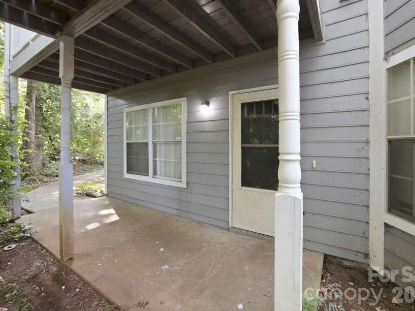 6005 Pinebark Court, Charlotte, NC 28212.  MLS# CAR4413145, YatesRealty ID 44412. 
