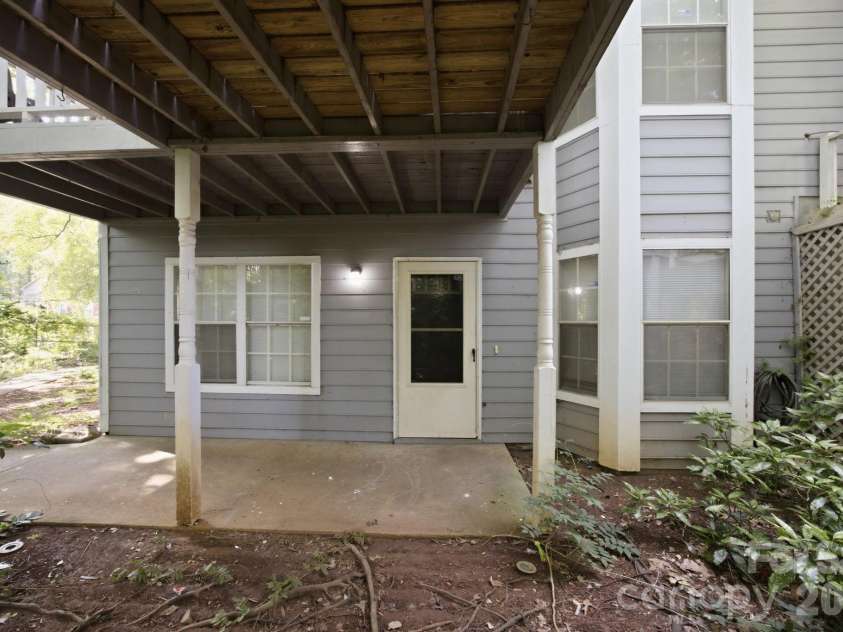 6005 Pinebark Court, Charlotte, NC 28212.  MLS# CAR4413145, YatesRealty ID 44412. 
