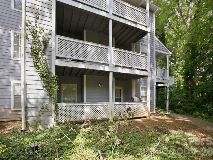 6005 Pinebark Court, Charlotte, NC 28212.  MLS# CAR4413145, YatesRealty ID 44412. 