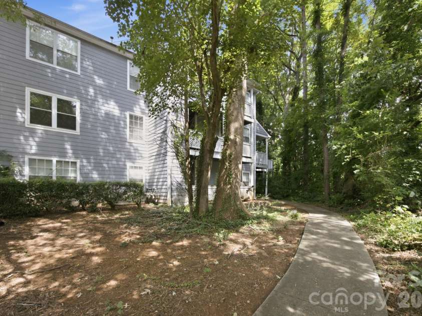 6005 Pinebark Court, Charlotte, NC 28212.  MLS# CAR4413145, YatesRealty ID 44412. 