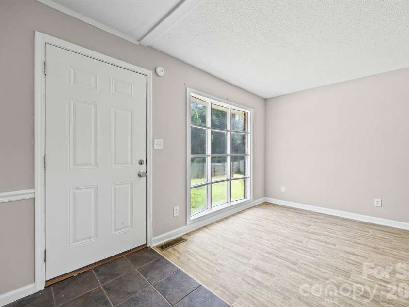 195 Moda Road, Blacksburg, SC 29702.  MLS# CAR4414000, YatesRealty ID 44413. 