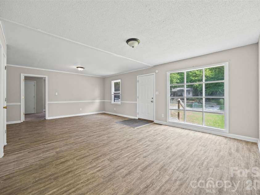 195 Moda Road, Blacksburg, SC 29702.  MLS# CAR4414000, YatesRealty ID 44413. 