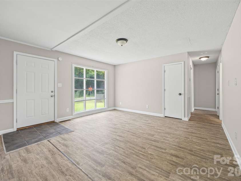 195 Moda Road, Blacksburg, SC 29702.  MLS# CAR4414000, YatesRealty ID 44413. 