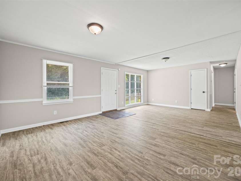 195 Moda Road, Blacksburg, SC 29702.  MLS# CAR4414000, YatesRealty ID 44413. 