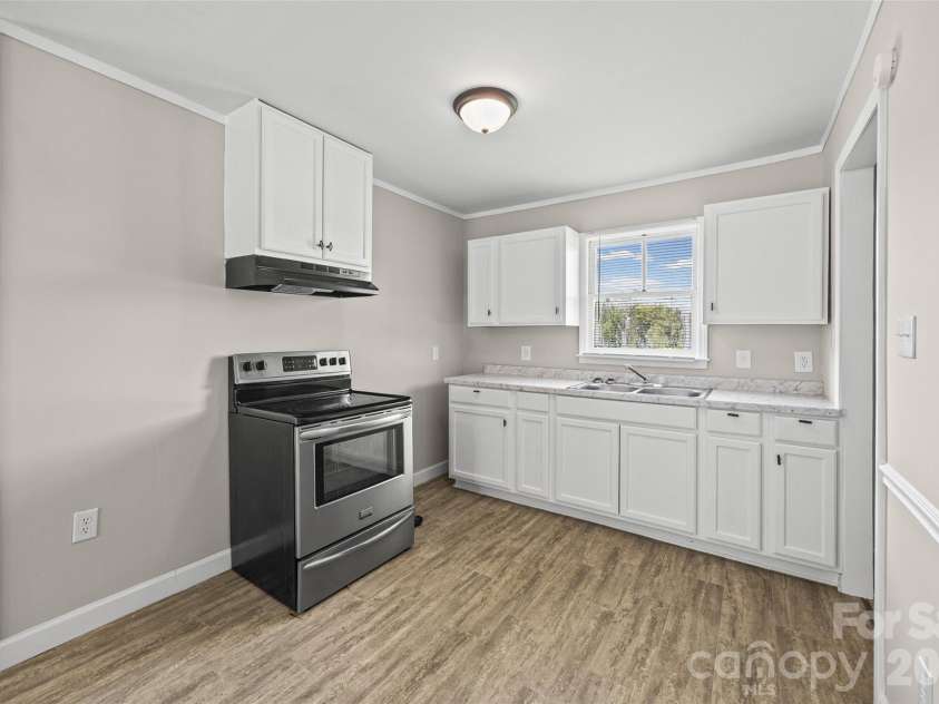 195 Moda Road, Blacksburg, SC 29702.  MLS# CAR4414000, YatesRealty ID 44413. 
