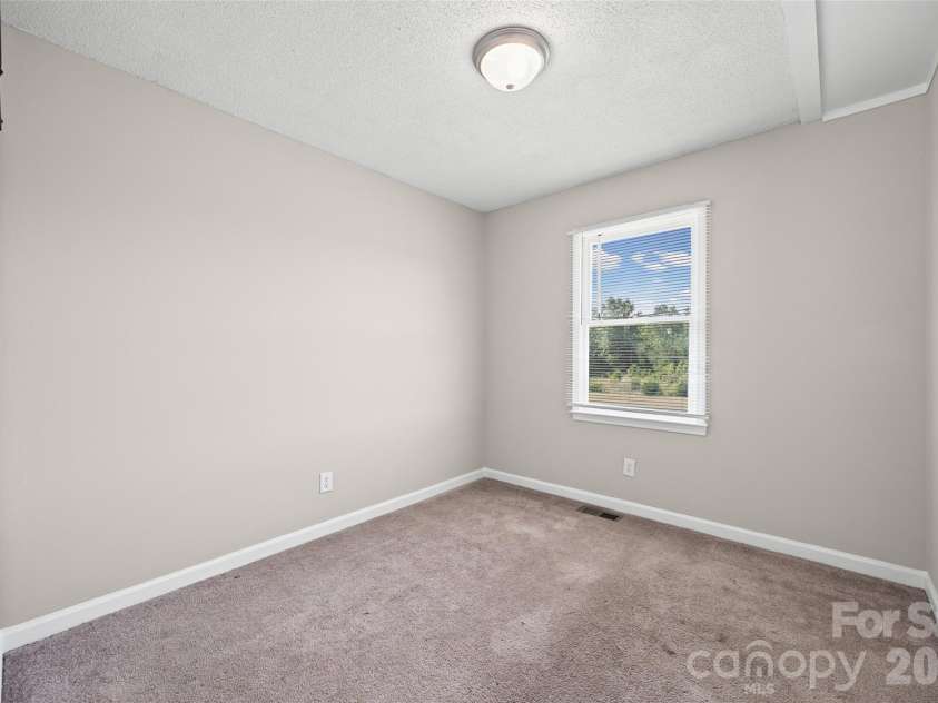 195 Moda Road, Blacksburg, SC 29702.  MLS# CAR4414000, YatesRealty ID 44413. 