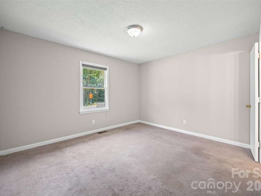 195 Moda Road, Blacksburg, SC 29702.  MLS# CAR4414000, YatesRealty ID 44413. 