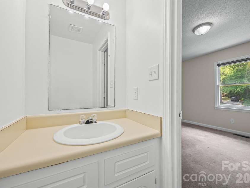 195 Moda Road, Blacksburg, SC 29702.  MLS# CAR4414000, YatesRealty ID 44413. 