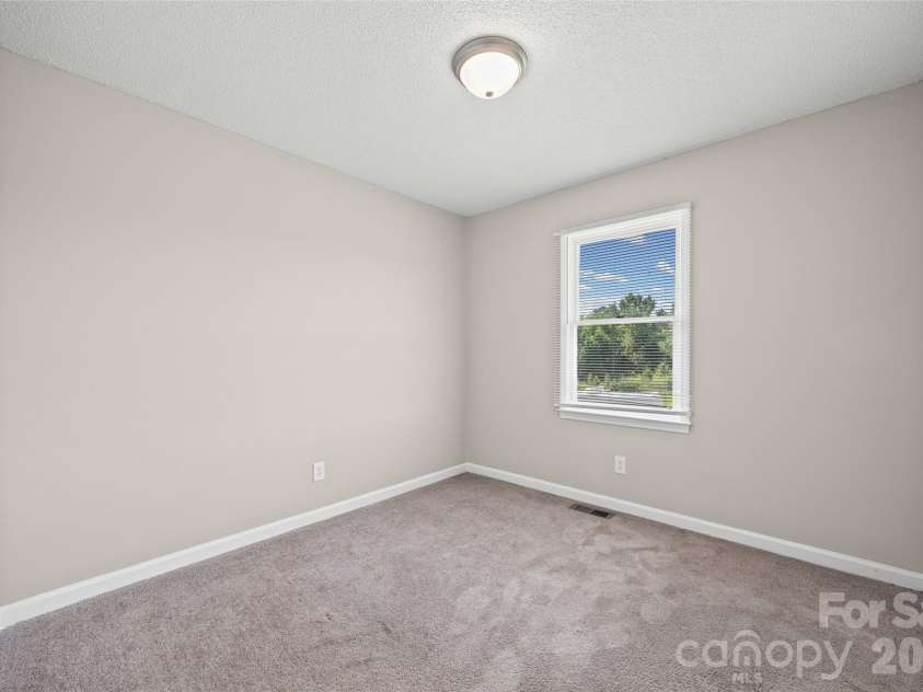 195 Moda Road, Blacksburg, SC 29702.  MLS# CAR4414000, YatesRealty ID 44413. 