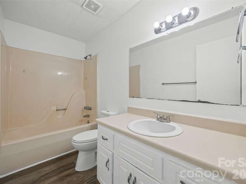 195 Moda Road, Blacksburg, SC 29702.  MLS# CAR4414000, YatesRealty ID 44413. 