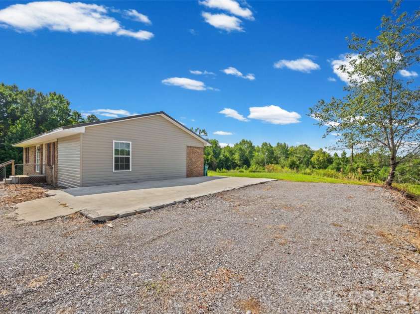 195 Moda Road, Blacksburg, SC 29702.  MLS# CAR4414000, YatesRealty ID 44413. 