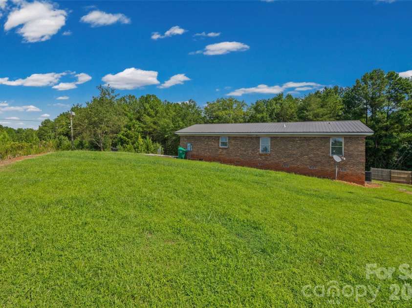 195 Moda Road, Blacksburg, SC 29702.  MLS# CAR4414000, YatesRealty ID 44413. 
