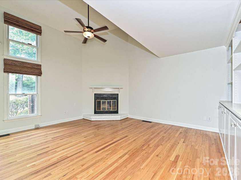 801 Lexington Avenue, Charlotte, NC 28203.  MLS# CAR4411068, YatesRealty ID 44418. 