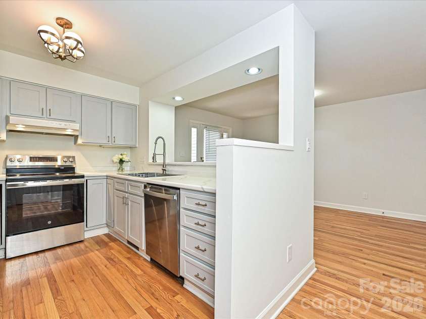 801 Lexington Avenue, Charlotte, NC 28203.  MLS# CAR4411068, YatesRealty ID 44418. 