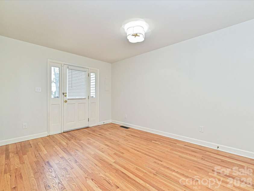 801 Lexington Avenue, Charlotte, NC 28203.  MLS# CAR4411068, YatesRealty ID 44418. 