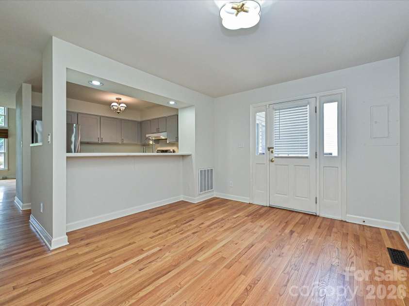801 Lexington Avenue, Charlotte, NC 28203.  MLS# CAR4411068, YatesRealty ID 44418. 