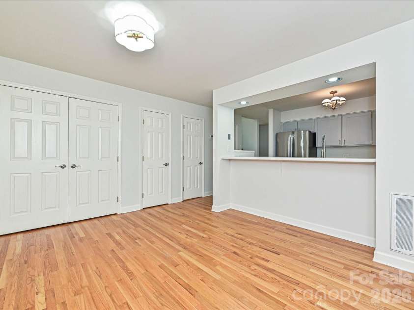 801 Lexington Avenue, Charlotte, NC 28203.  MLS# CAR4411068, YatesRealty ID 44418. 