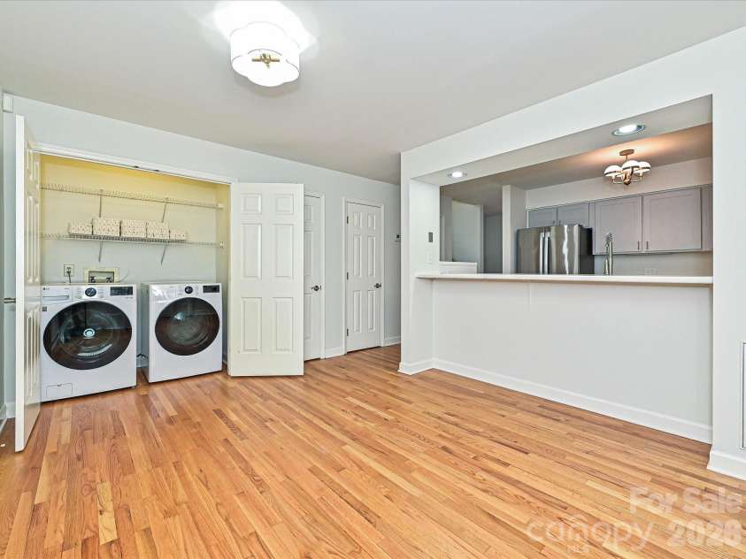 801 Lexington Avenue, Charlotte, NC 28203.  MLS# CAR4411068, YatesRealty ID 44418. 