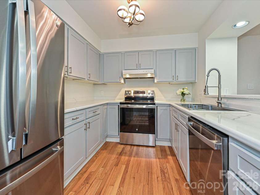801 Lexington Avenue, Charlotte, NC 28203.  MLS# CAR4411068, YatesRealty ID 44418. 