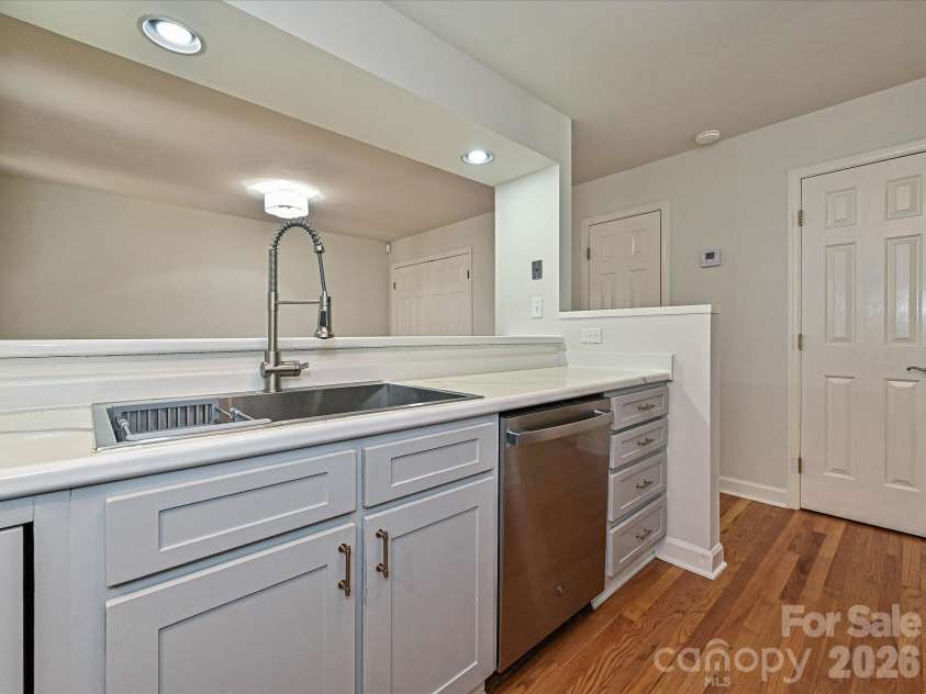 801 Lexington Avenue, Charlotte, NC 28203.  MLS# CAR4411068, YatesRealty ID 44418. 