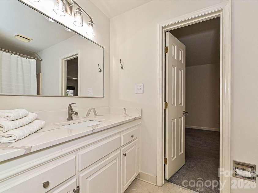 801 Lexington Avenue, Charlotte, NC 28203.  MLS# CAR4411068, YatesRealty ID 44418. 