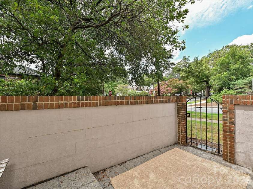 801 Lexington Avenue, Charlotte, NC 28203.  MLS# CAR4411068, YatesRealty ID 44418. 
