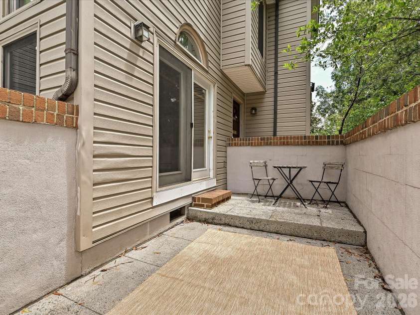 801 Lexington Avenue, Charlotte, NC 28203.  MLS# CAR4411068, YatesRealty ID 44418. 