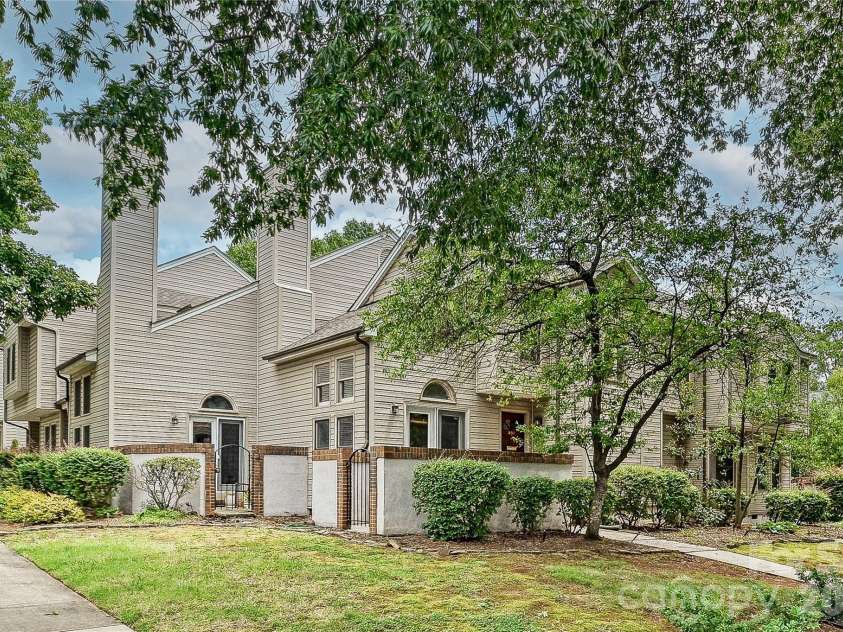 801 Lexington Avenue, Charlotte, NC 28203.  MLS# CAR4411068, YatesRealty ID 44418. 