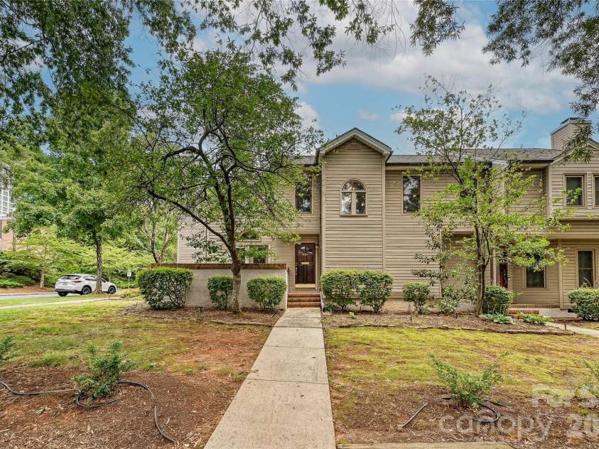 801 Lexington Avenue, Charlotte, NC 28203.  MLS# CAR4411068, YatesRealty ID 44418. 