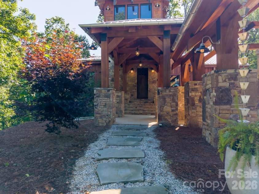 444 Look Out Point, Bryson City, NC 28713.  MLS# CAR4414827, YatesRealty ID 44420. 