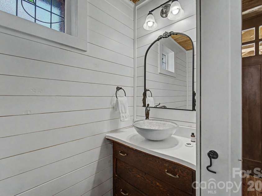 444 Look Out Point, Bryson City, NC 28713.  MLS# CAR4414827, YatesRealty ID 44420. 