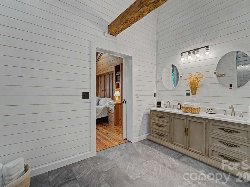 444 Look Out Point, Bryson City, NC 28713.  MLS# CAR4414827, YatesRealty ID 44420. 