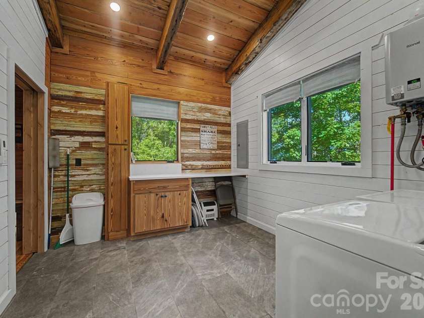 444 Look Out Point, Bryson City, NC 28713.  MLS# CAR4414827, YatesRealty ID 44420. 
