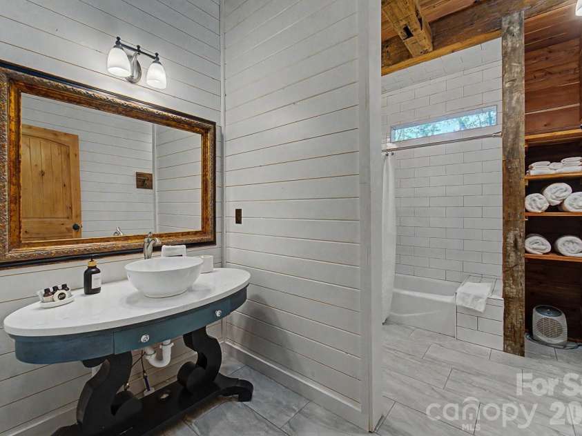 444 Look Out Point, Bryson City, NC 28713.  MLS# CAR4414827, YatesRealty ID 44420. 