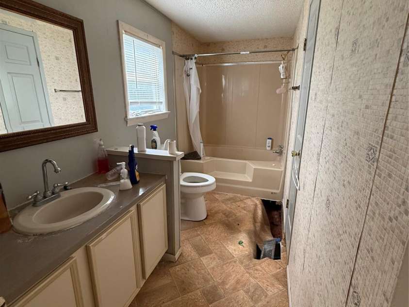 75 Mountain View Drive, Taylorsville, NC 28681.  MLS# CAR4413223, YatesRealty ID 44422. Primary Bath