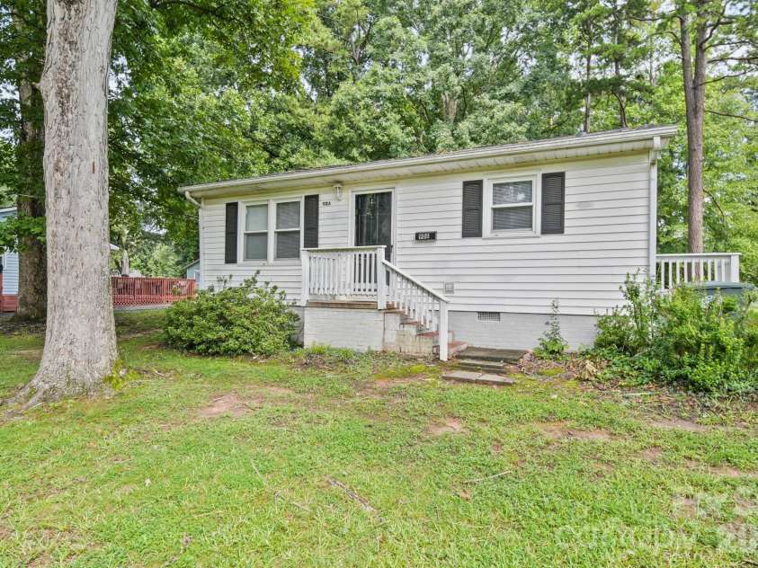 906 10th Avenue, Gastonia, NC 28054.  MLS# CAR4410520, YatesRealty ID 44423. 