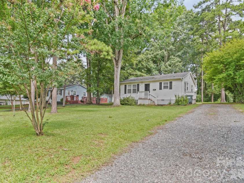 906 10th Avenue, Gastonia, NC 28054.  MLS# CAR4410520, YatesRealty ID 44423. 