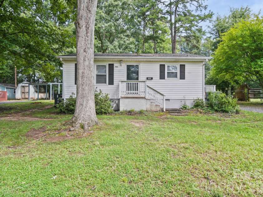 906 10th Avenue, Gastonia, NC 28054.  MLS# CAR4410520, YatesRealty ID 44423. 
