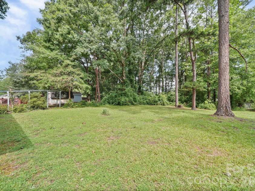 906 10th Avenue, Gastonia, NC 28054.  MLS# CAR4410520, YatesRealty ID 44423. 