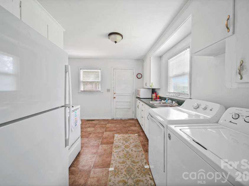 906 10th Avenue, Gastonia, NC 28054.  MLS# CAR4410520, YatesRealty ID 44423. 